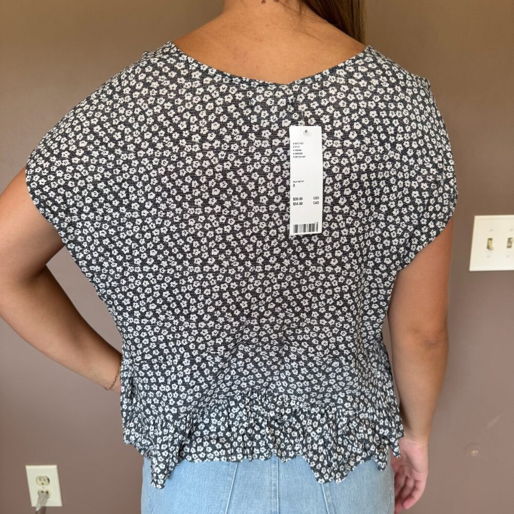 Floral Ruffle Crop Top with Ruched Front - Picture 2 of 4